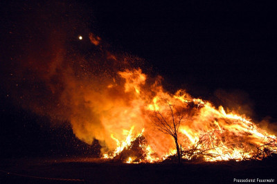 Brauchtumsfeuer zu Ostern