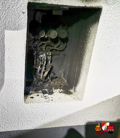 Nebengebäudebrand in Hall